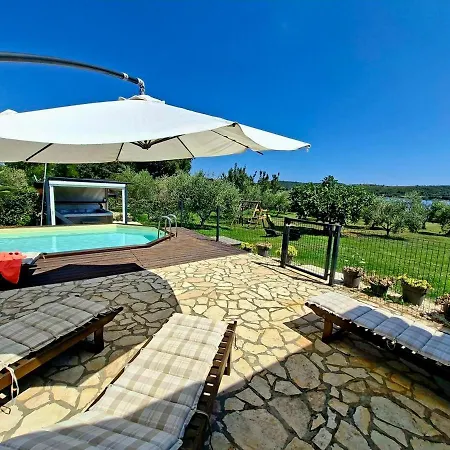 House Ive, House Beta - A Romantic Hideaway In An Olive Grove By The Sea, Fenced With Privacy, Swimming Pool, Jacuzzi And Playground, Pomer