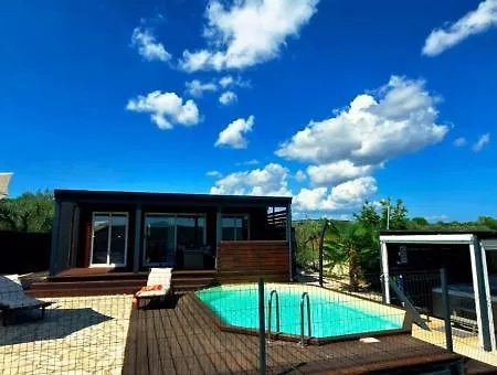 Σπίτι διακοπών House Ive, House Beta - A Romantic Hideaway In An Olive Grove By The Sea, Fenced With Privacy, Swimming Pool, Jacuzzi And Playground, Pomer Πούλα