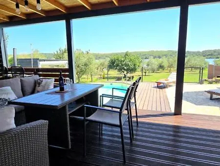 Σπίτι διακοπών House Ive, House Beta - A Romantic Hideaway In An Olive Grove By The Sea, Fenced With Privacy, Swimming Pool, Jacuzzi And Playground, Pomer