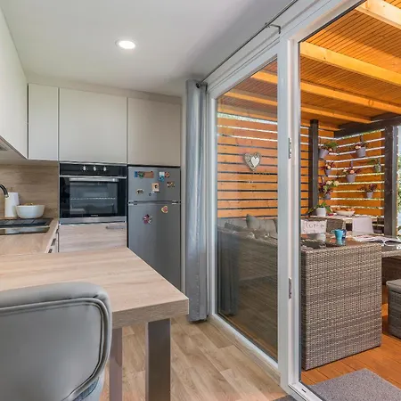 House Ive, House Beta - A Romantic Hideaway In An Olive Grove By The Sea, Fenced With Privacy, Swimming Pool, Jacuzzi And Playground, Pomer Σπίτι διακοπών Πούλα