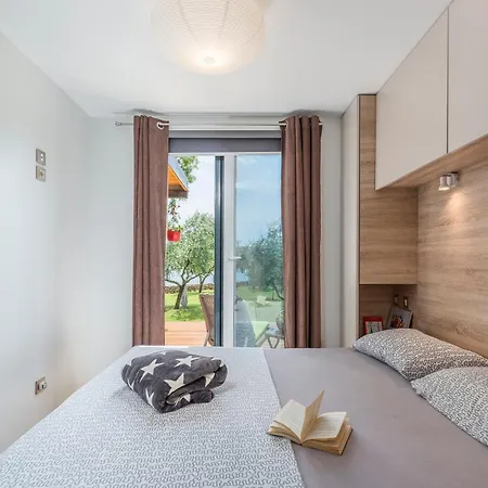 Σπίτι διακοπών House Ive, House Beta - A Romantic Hideaway In An Olive Grove By The Sea, Fenced With Privacy, Swimming Pool, Jacuzzi And Playground, Pomer *