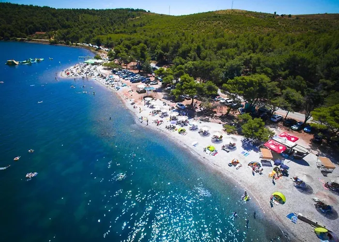 House Ive, House Beta - A Romantic Hideaway In An Olive Grove By The Sea, Fenced With Privacy, Swimming Pool, Jacuzzi And Playground, Pomer *