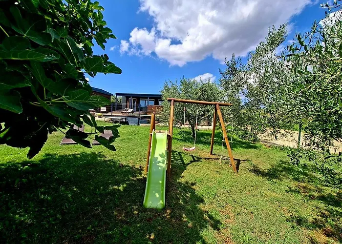 House Ive, House Beta - A Romantic Hideaway In An Olive Grove By The Sea, Fenced With Privacy, Swimming Pool, Jacuzzi And Playground, Pomer *