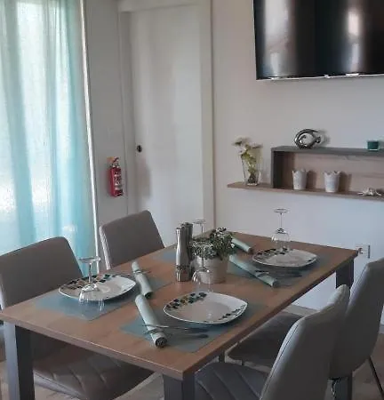 House Ive, House Beta - A Romantic Hideaway In An Olive Grove By The Sea, Fenced With Privacy, Swimming Pool, Jacuzzi And Playground, Pomer בית נופש *