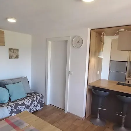 בית נופש House Ive, House Beta - A Romantic Hideaway In An Olive Grove By The Sea, Fenced With Privacy, Swimming Pool, Jacuzzi And Playground, Pomer *