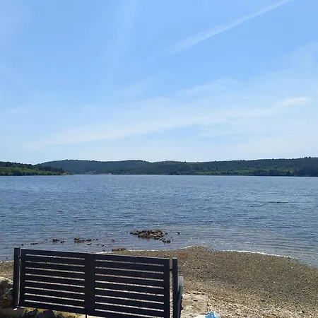 בית נופש House Ive, House Beta - A Romantic Hideaway In An Olive Grove By The Sea, Fenced With Privacy, Swimming Pool, Jacuzzi And Playground, Pomer