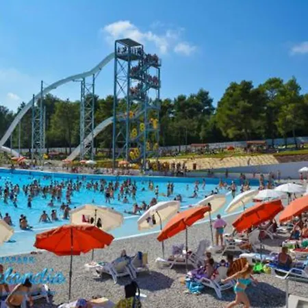 Semesterbostad House Ive, House Beta - A Romantic Hideaway In An Olive Grove By The Sea, Fenced With Privacy, Swimming Pool, Jacuzzi And Playground, Pomer