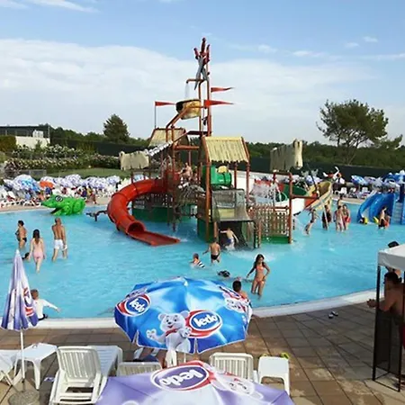 House Ive, House Beta - A Romantic Hideaway In An Olive Grove By The Sea, Fenced With Privacy, Swimming Pool, Jacuzzi And Playground, Pomer פולה