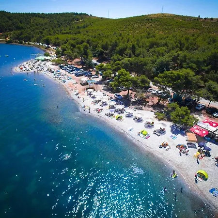 House Ive, House Beta - A Romantic Hideaway In An Olive Grove By The Sea, Fenced With Privacy, Swimming Pool, Jacuzzi And Playground, Pomer *