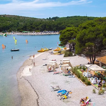 בית נופש House Ive, House Beta - A Romantic Hideaway In An Olive Grove By The Sea, Fenced With Privacy, Swimming Pool, Jacuzzi And Playground, Pomer