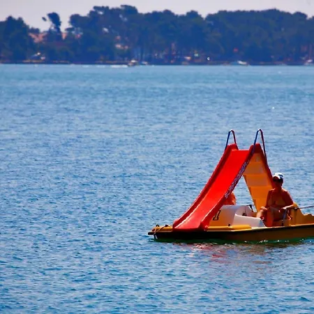 House Ive, House Beta - A Romantic Hideaway In An Olive Grove By The Sea, Fenced With Privacy, Swimming Pool, Jacuzzi And Playground, Pomer * פולה