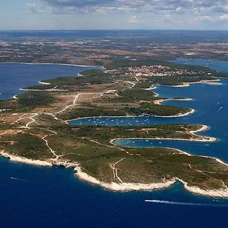 House Ive, House Beta - A Romantic Hideaway In An Olive Grove By The Sea, Fenced With Privacy, Swimming Pool, Jacuzzi And Playground, Pomer פולה
