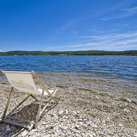 House Ive, House Beta - A Romantic Hideaway In An Olive Grove By The Sea, Fenced With Privacy, Swimming Pool, Jacuzzi And Playground, Pomer בית נופש *