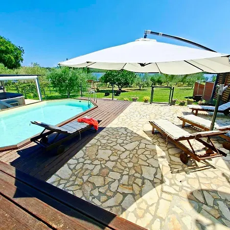 House Ive, House Beta - A Romantic Hideaway In An Olive Grove By The Sea, Fenced With Privacy, Swimming Pool, Jacuzzi And Playground, Pomer Pula