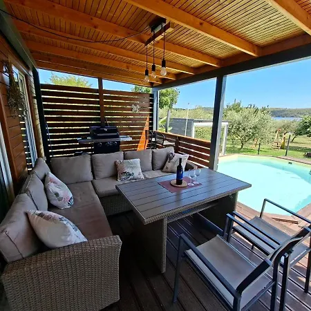 House Ive, House Beta - A Romantic Hideaway In An Olive Grove By The Sea, Fenced With Privacy, Swimming Pool, Jacuzzi And Playground, Pomer Semesterbostad Pula