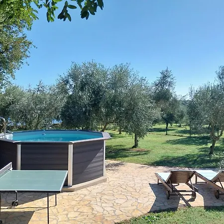 House Ive, House Beta - A Romantic Hideaway In An Olive Grove By The Sea, Fenced With Privacy, Swimming Pool, Jacuzzi And Playground, Pomer בית נופש *