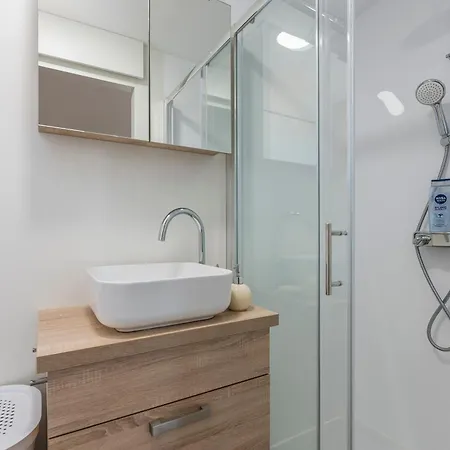 House Ive, House Beta - A Romantic Hideaway In An Olive Grove By The Sea, Fenced With Privacy, Swimming Pool, Jacuzzi And Playground, Pomer בית נופש *