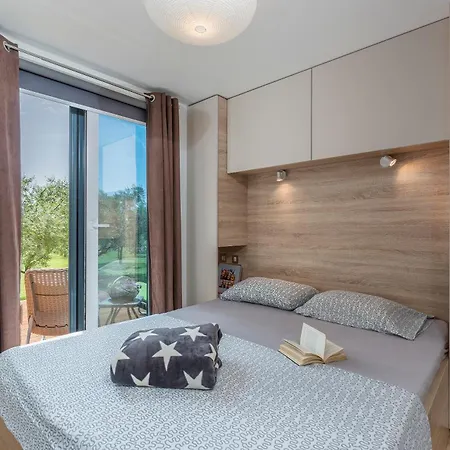 Semesterbostad House Ive, House Beta - A Romantic Hideaway In An Olive Grove By The Sea, Fenced With Privacy, Swimming Pool, Jacuzzi And Playground, Pomer *