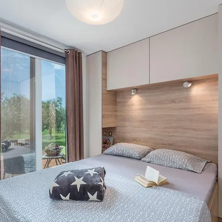 House Ive, House Beta - A Romantic Hideaway In An Olive Grove By The Sea, Fenced With Privacy, Swimming Pool, Jacuzzi And Playground, Pomer בית נופש