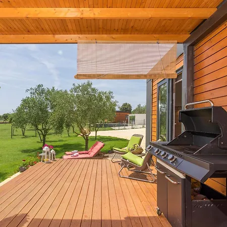 House Ive, House Beta - A Romantic Hideaway In An Olive Grove By The Sea, Fenced With Privacy, Swimming Pool, Jacuzzi And Playground, Pomer Semesterbostad