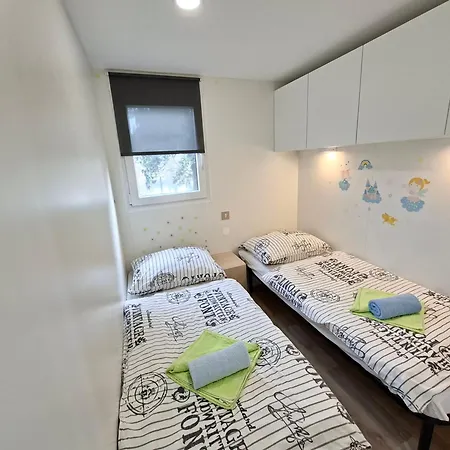 Semesterbostad House Ive, House Beta - A Romantic Hideaway In An Olive Grove By The Sea, Fenced With Privacy, Swimming Pool, Jacuzzi And Playground, Pomer *