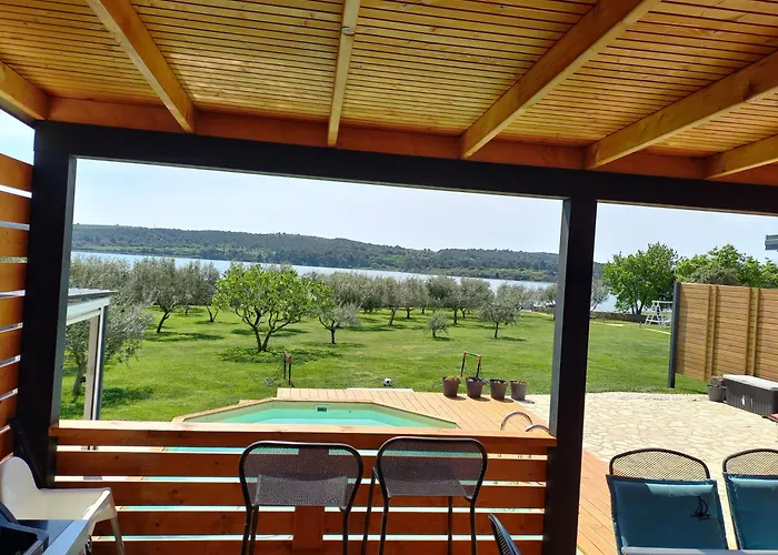 House Ive, House Beta - A Romantic Hideaway In An Olive Grove By The Sea, Fenced With Privacy, Swimming Pool, Jacuzzi And Playground, Pomer 度假居 普拉