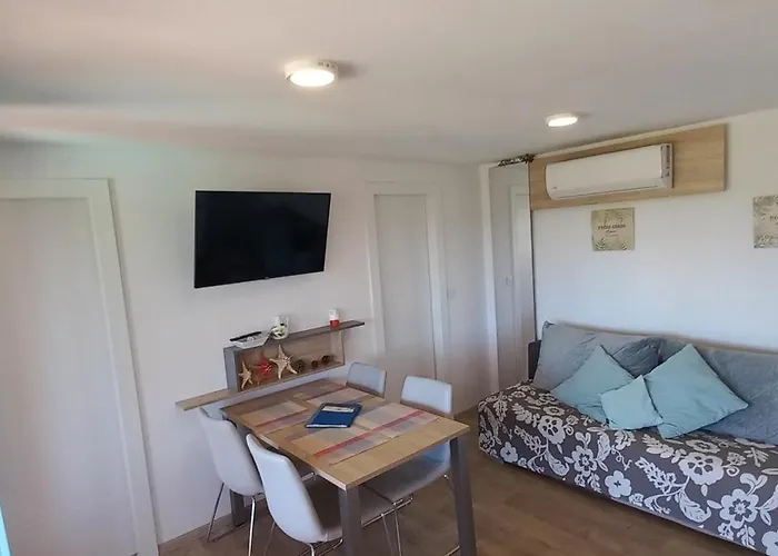 Nyaraló House Ive, House Beta - A Romantic Hideaway In An Olive Grove By The Sea, Fenced With Privacy, Swimming Pool, Jacuzzi And Playground, Pomer *