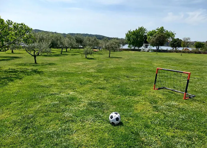 Nyaraló House Ive, House Beta - A Romantic Hideaway In An Olive Grove By The Sea, Fenced With Privacy, Swimming Pool, Jacuzzi And Playground, Pomer *