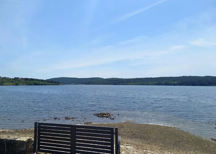 Nyaraló House Ive, House Beta - A Romantic Hideaway In An Olive Grove By The Sea, Fenced With Privacy, Swimming Pool, Jacuzzi And Playground, Pomer