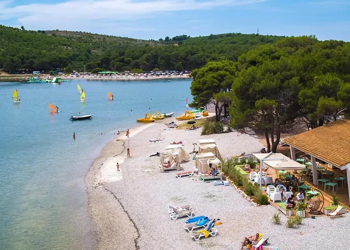 Nyaraló House Ive, House Beta - A Romantic Hideaway In An Olive Grove By The Sea, Fenced With Privacy, Swimming Pool, Jacuzzi And Playground, Pomer