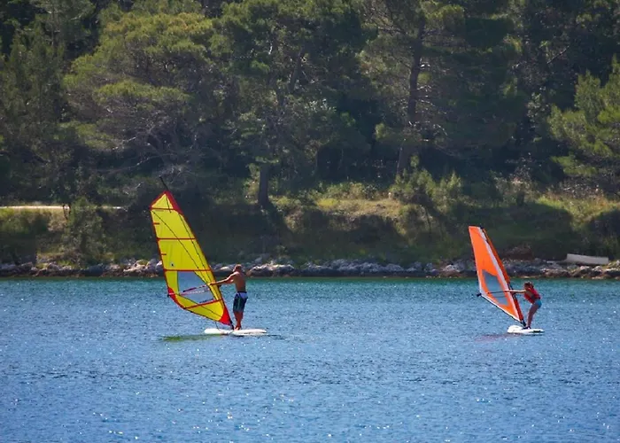 House Ive, House Beta - A Romantic Hideaway In An Olive Grove By The Sea, Fenced With Privacy, Swimming Pool, Jacuzzi And Playground, Pomer Nyaraló Póla