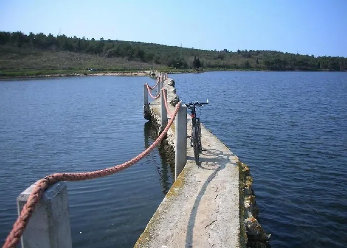 Nyaraló House Ive, House Beta - A Romantic Hideaway In An Olive Grove By The Sea, Fenced With Privacy, Swimming Pool, Jacuzzi And Playground, Pomer *