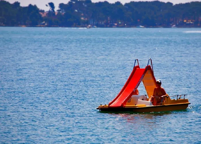 House Ive, House Beta - A Romantic Hideaway In An Olive Grove By The Sea, Fenced With Privacy, Swimming Pool, Jacuzzi And Playground, Pomer * Póla