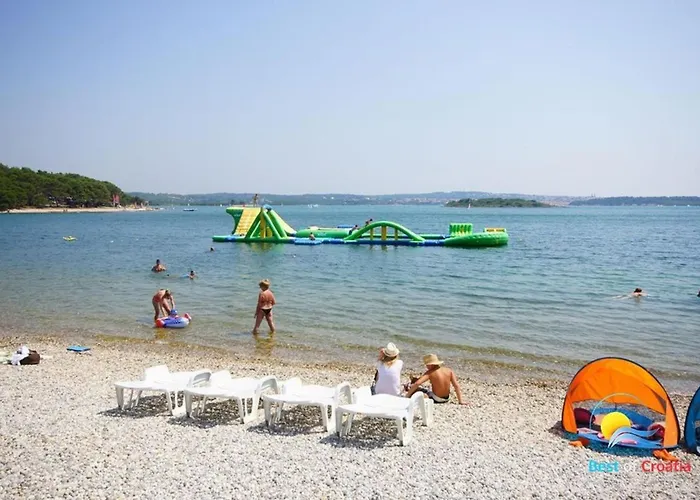 House Ive, House Beta - A Romantic Hideaway In An Olive Grove By The Sea, Fenced With Privacy, Swimming Pool, Jacuzzi And Playground, Pomer Nyaraló