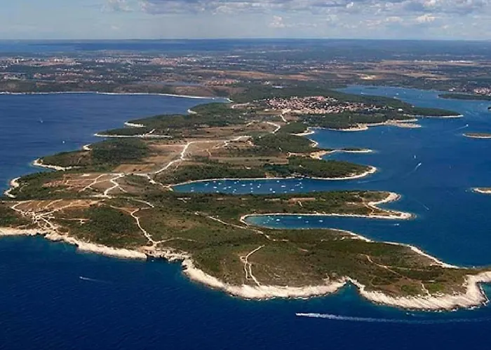 House Ive, House Beta - A Romantic Hideaway In An Olive Grove By The Sea, Fenced With Privacy, Swimming Pool, Jacuzzi And Playground, Pomer Póla