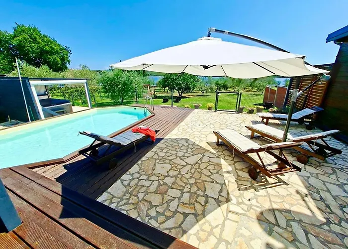 House Ive, House Beta - A Romantic Hideaway In An Olive Grove By The Sea, Fenced With Privacy, Swimming Pool, Jacuzzi And Playground, Pomer 普拉