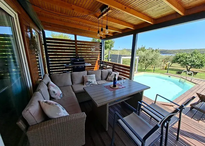 House Ive, House Beta - A Romantic Hideaway In An Olive Grove By The Sea, Fenced With Privacy, Swimming Pool, Jacuzzi And Playground, Pomer 度假居 普拉