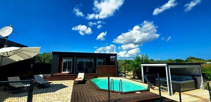 Nyaraló House Ive, House Beta - A Romantic Hideaway In An Olive Grove By The Sea, Fenced With Privacy, Swimming Pool, Jacuzzi And Playground, Pomer Póla