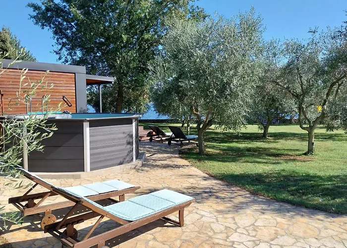 House Ive, House Beta - A Romantic Hideaway In An Olive Grove By The Sea, Fenced With Privacy, Swimming Pool, Jacuzzi And Playground, Pomer Nyaraló *