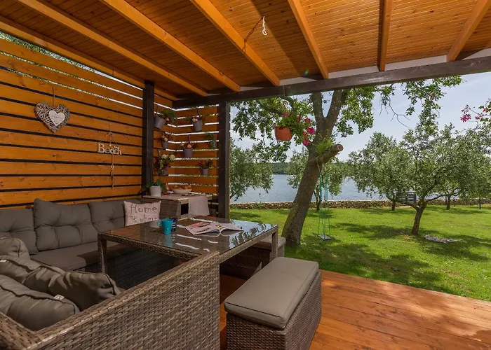 House Ive, House Beta - A Romantic Hideaway In An Olive Grove By The Sea, Fenced With Privacy, Swimming Pool, Jacuzzi And Playground, Pomer Nyaraló *