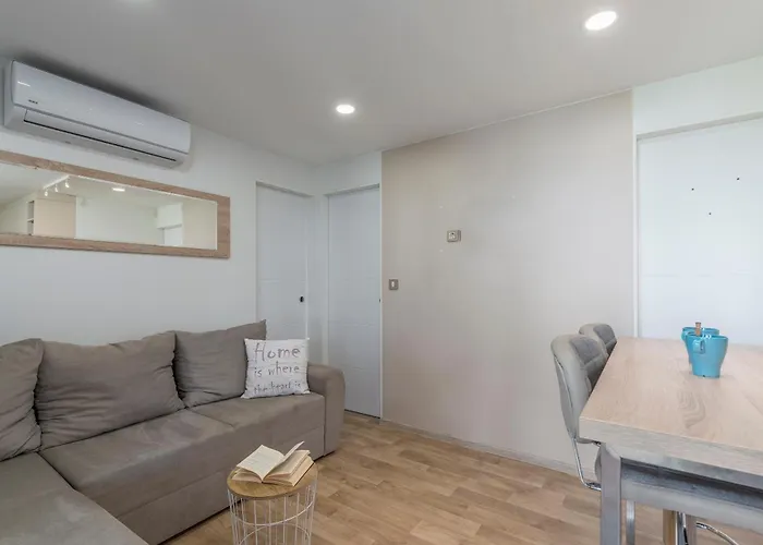 Nyaraló House Ive, House Beta - A Romantic Hideaway In An Olive Grove By The Sea, Fenced With Privacy, Swimming Pool, Jacuzzi And Playground, Pomer Póla