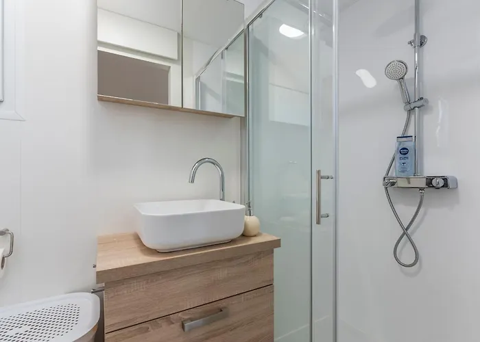 House Ive, House Beta - A Romantic Hideaway In An Olive Grove By The Sea, Fenced With Privacy, Swimming Pool, Jacuzzi And Playground, Pomer Nyaraló *