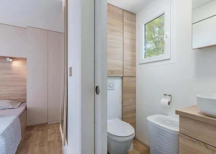 House Ive, House Beta - A Romantic Hideaway In An Olive Grove By The Sea, Fenced With Privacy, Swimming Pool, Jacuzzi And Playground, Pomer *