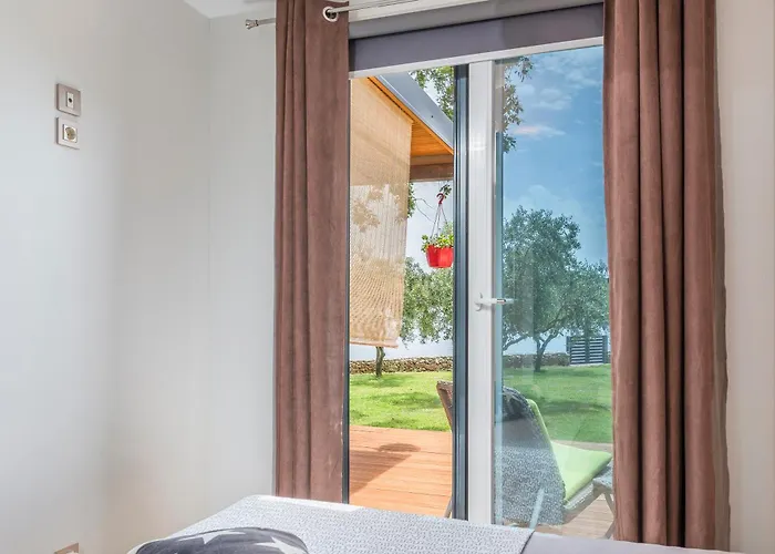 House Ive, House Beta - A Romantic Hideaway In An Olive Grove By The Sea, Fenced With Privacy, Swimming Pool, Jacuzzi And Playground, Pomer Póla