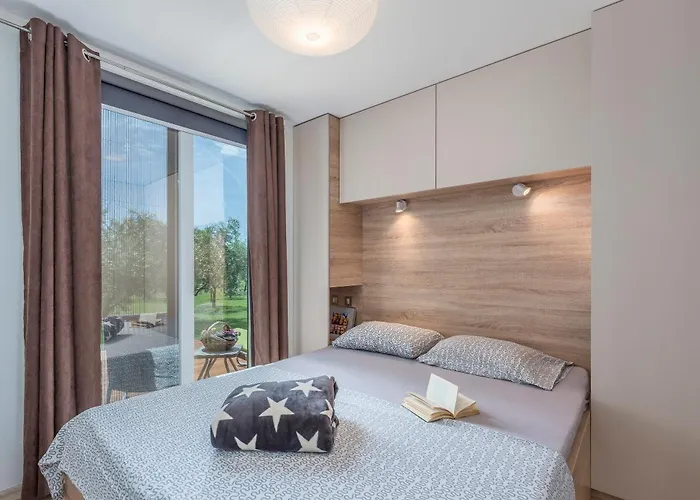 House Ive, House Beta - A Romantic Hideaway In An Olive Grove By The Sea, Fenced With Privacy, Swimming Pool, Jacuzzi And Playground, Pomer Nyaraló