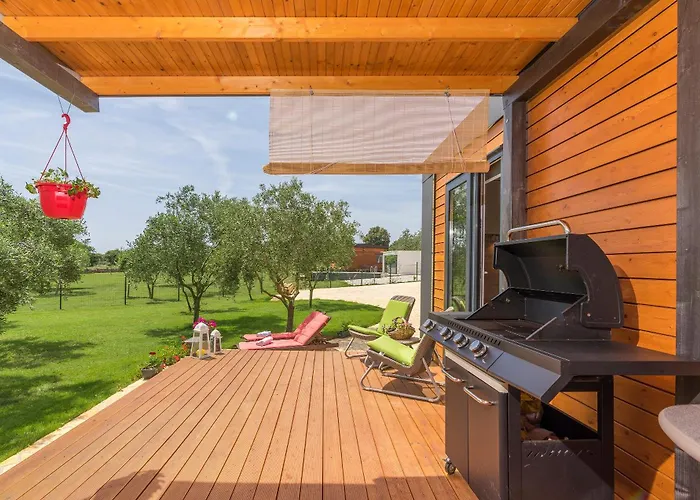 House Ive, House Beta - A Romantic Hideaway In An Olive Grove By The Sea, Fenced With Privacy, Swimming Pool, Jacuzzi And Playground, Pomer Nyaraló