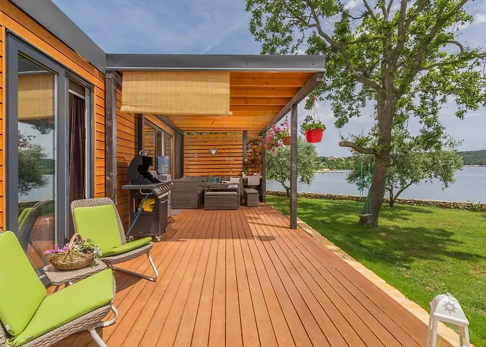 House Ive, House Beta - A Romantic Hideaway In An Olive Grove By The Sea, Fenced With Privacy, Swimming Pool, Jacuzzi And Playground, Pomer *