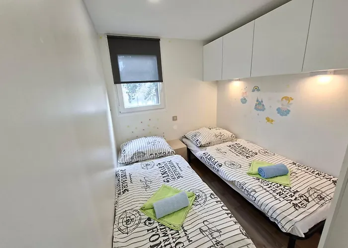 Nyaraló House Ive, House Beta - A Romantic Hideaway In An Olive Grove By The Sea, Fenced With Privacy, Swimming Pool, Jacuzzi And Playground, Pomer *